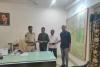 మొబైల్స్  అప్పగించిన పోలీసులు  