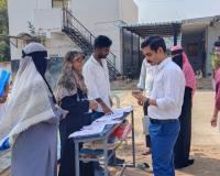 ప్రజాస్వామ్య పండుగలో ఉత్సాహంగా పాల్గొంటున్న ఓటర్లు