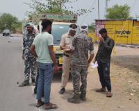 జానకంపేట్ వద్ద పోలీసుల ముమ్మర తనిఖీలు