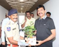మంత్రి పొంగులేటిని కలిసిన నిజామాబాద్‌ సీపీ సాయిచైతన్య