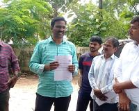 తప్పుగా నమోదు కాబడితే నోటీసులు: కమ్మర్‌పల్లి  తహసీల్దార్ నరేష్