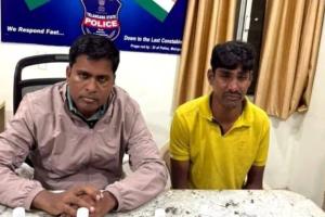 50 వేలు లంచం తీసుకుంటూ ఏసీబీ చిక్కిన ములుగు ఎస్సై, కానిస్టేబుల్‌..!