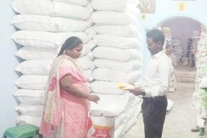 ఆహార దుకాణాలపై భారీ తనిఖీలు