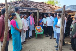 మట్టి ... ఇంటికి .... పుట్ట     