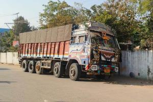 ఇసుక అక్రమ రవాణాపై పోలీసుల ఉక్కుపాదం