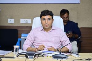 ఓటరు కార్డులో మార్పులా? ఈ 4 రోజుల్లో దరఖాస్తు చేసుకోండి: నిజామాబాద్ జిల్లా కలెక్టర్ భవేష్ మిశ్రా