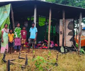 షాట్ సర్క్యూట్ తో రేకుల ఇల్లు దగ్ధం