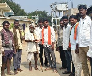 నెమ్లిలో గడ్డం విట్టల్ మాతృమూర్తి రుకవ్వకు నివాళులు – ₹5,000 ఆర్థిక సహాయం అందించిన గార్గే శ్రీనివాస్