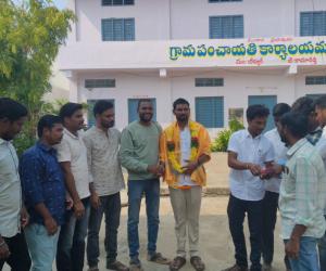 సర్పంచ్‌కు ఘన సన్మానం