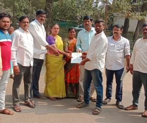 వెంకటాపురంలో సీఎం సహాయనిధి చెక్కుల పంపిణీ