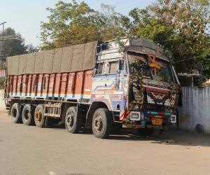 ఇసుక అక్రమ రవాణాపై పోలీసుల ఉక్కుపాదం