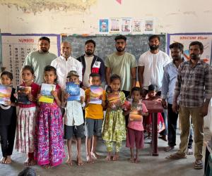 కారేపల్లి పాఠశాల విద్యార్థులకు విద్యా సామాగ్రి పంపిణీ