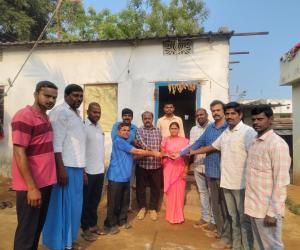 పేద కుటుంబానికి చేయూత… పెళ్లికి ఆర్థిక సహాయం