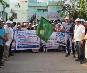 ఆరోగ్య వారోత్సవాల సందర్భంగా భారీ ర్యాలీ