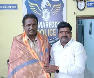 ఎస్సైను కలిసిన మాజీ బీర్కూర్ మండల యూత్ కాంగ్రెస్ అధ్యక్షుడు దొంతురం కాశిరాం