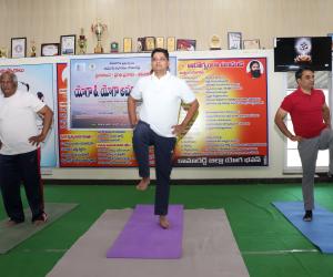 ఆరోగ్యాభివృద్ధికి యోగా కీలకం: కలెక్టర్ ఆశిష్ సాంగ్వాన్