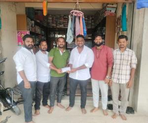 మానవత్వంతో మిత్రుడి కుటుంబానికి అండగా నిలిచిన తోటి విద్యార్థులు