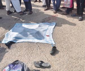 లారీ ఢీకొని ఏడేళ్ల విద్యార్థిని మృతి
