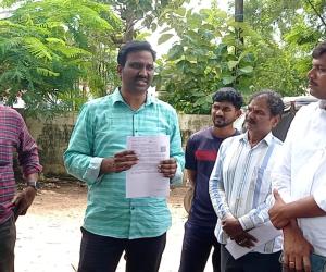 తప్పుగా నమోదు కాబడితే నోటీసులు: కమ్మర్‌పల్లి  తహసీల్దార్ నరేష్