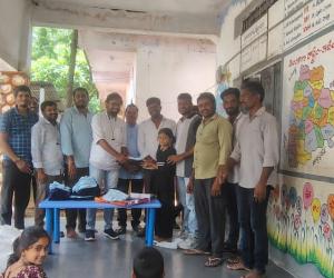 బీర్కూర్ తండా పాఠశాలలో విద్యార్థులకు యూనిఫామ్‌లు, షూల పంపిణీ